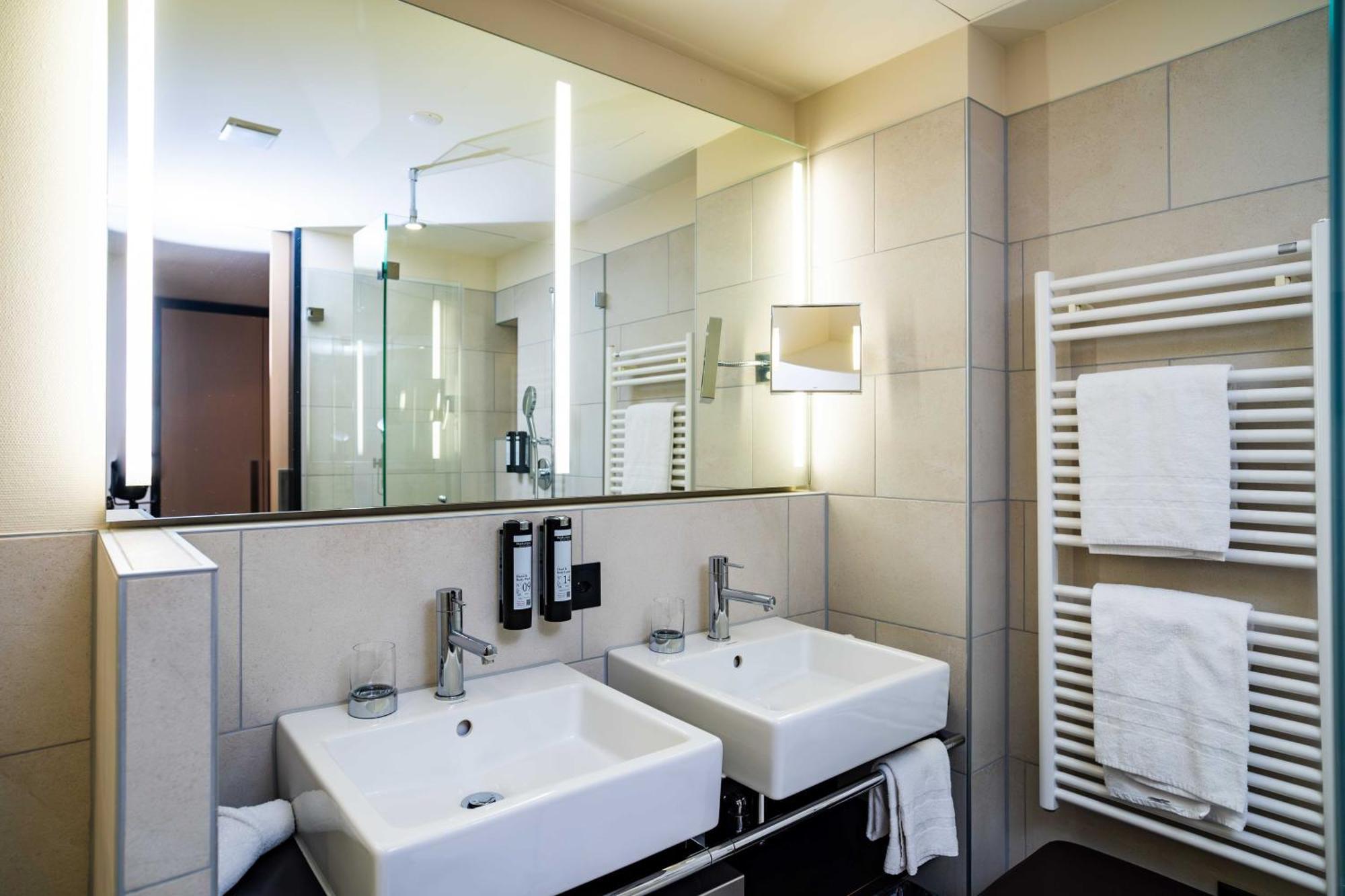 Hotel Seepark Thun Eksteriør billede